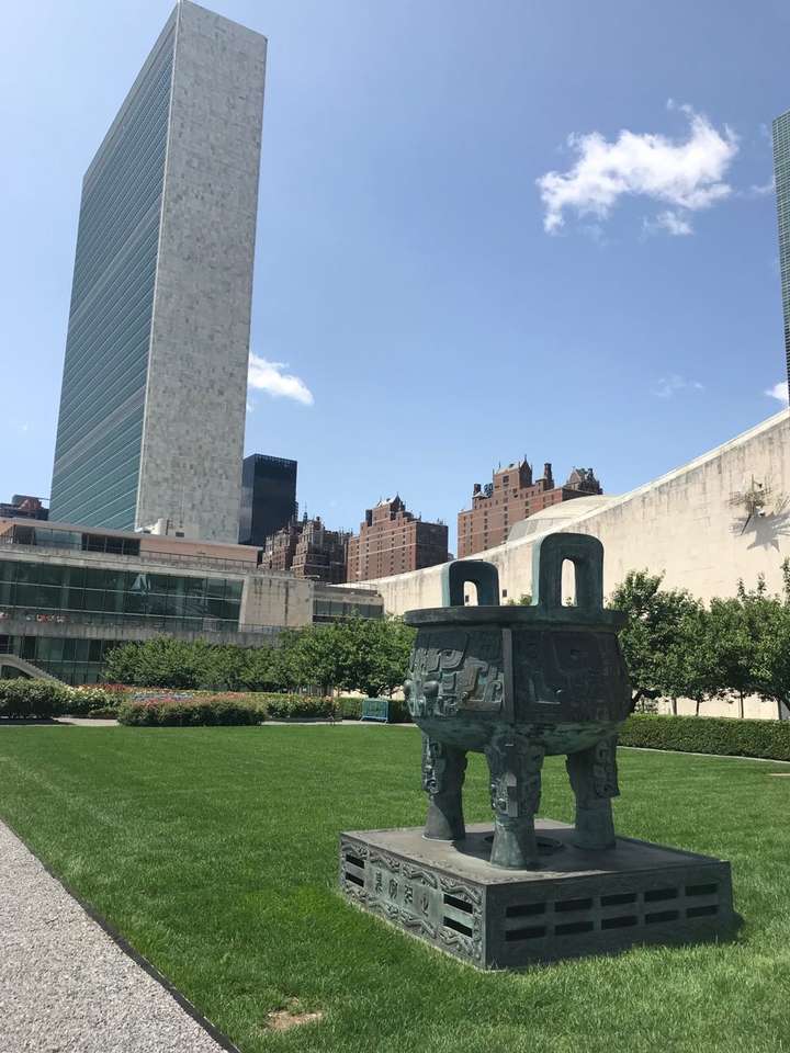 怎么看我国送给联合国的世纪宝鼎?而且称之"宏伟杰作"的?