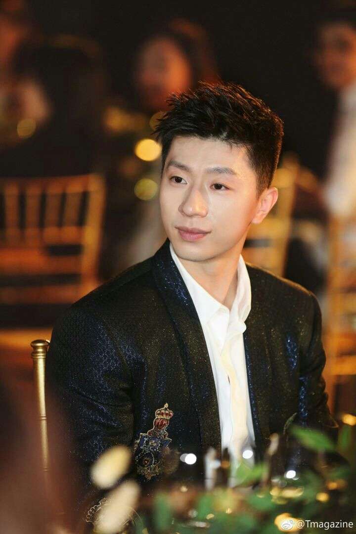 侵删】 首先他是一只萌萌哒奶龙……  (地主家的傻儿子……)马龙说他