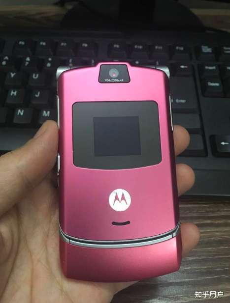 在我比较中二的那个年代,摩托罗拉v3流行的那个时候.