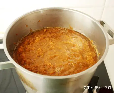 奶奶教我制作枇杷膏，原来步骤如此精细复杂，才能止咳清肺润喉!(怎么样制作枇杷膏)