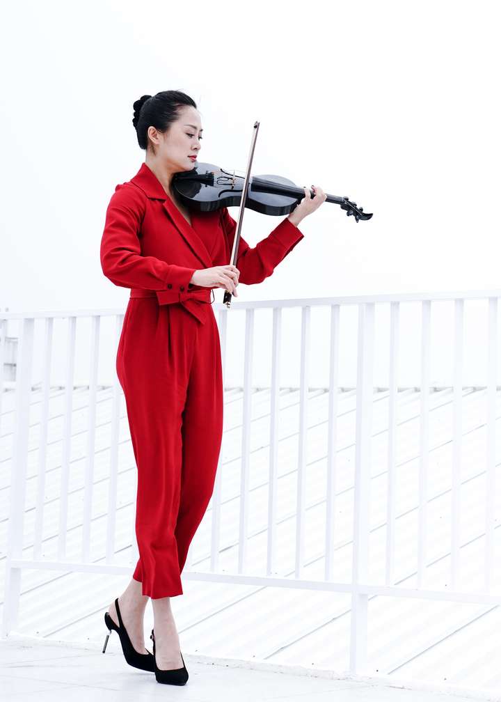 对话丨世界首位五弦琴演奏家杨依诺