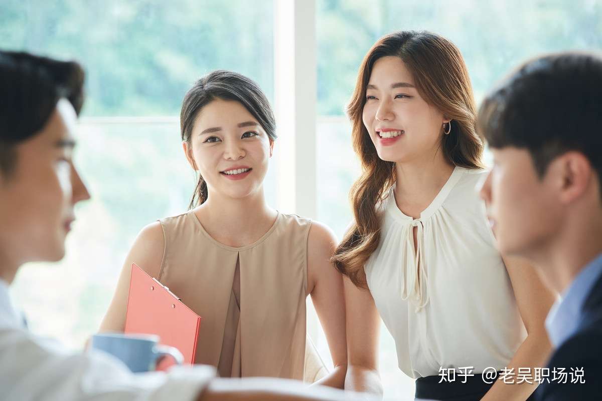 身在职场 如何与异性同事相处 要学会远离暧昧 切忌走的太近 知乎