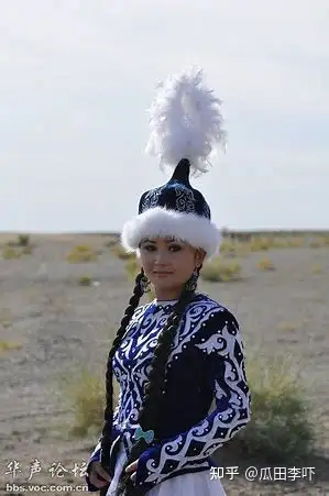 哈萨克人的祖先是乌孙人,后来又和突厥人混居后形成了哈萨克,是马上