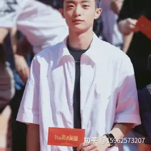 爱德御书等主演的网剧《恋恋江湖》在爱奇艺播出,在剧中饰演鬼域门门