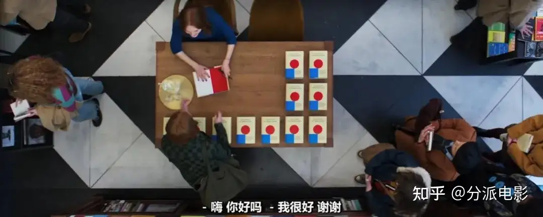 《隔壁房间》双影后飙戏,威尼斯金狮奖实至名归!