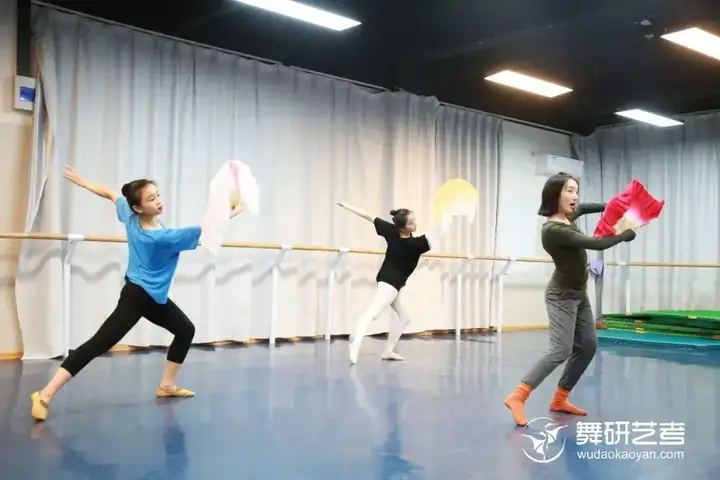 舞蹈生五一假期出游记：舞研5日“观光之旅”，原来他们都在......
