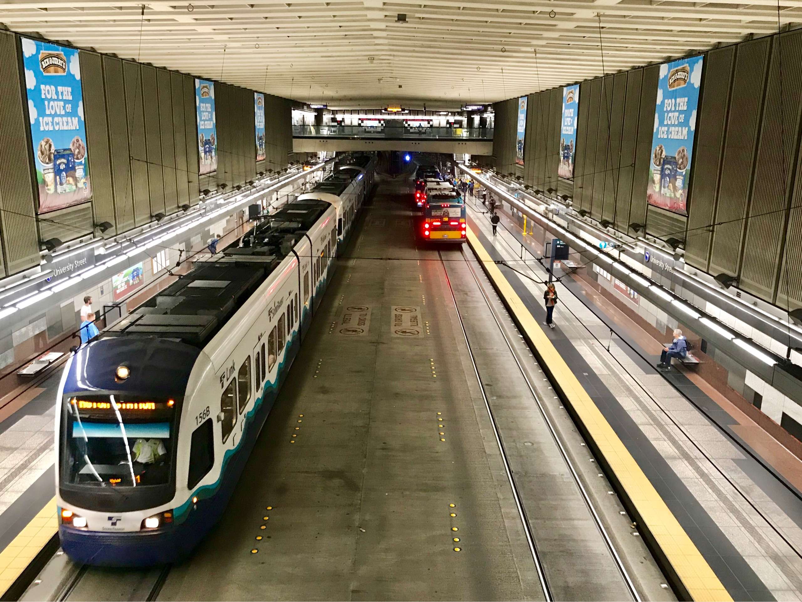 西雅图地下交通系统,轻轨和公交车的共用空间