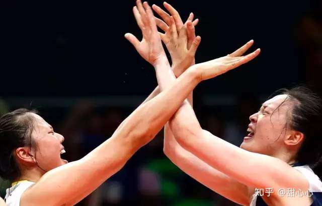 打排球的正确手势动作有哪些