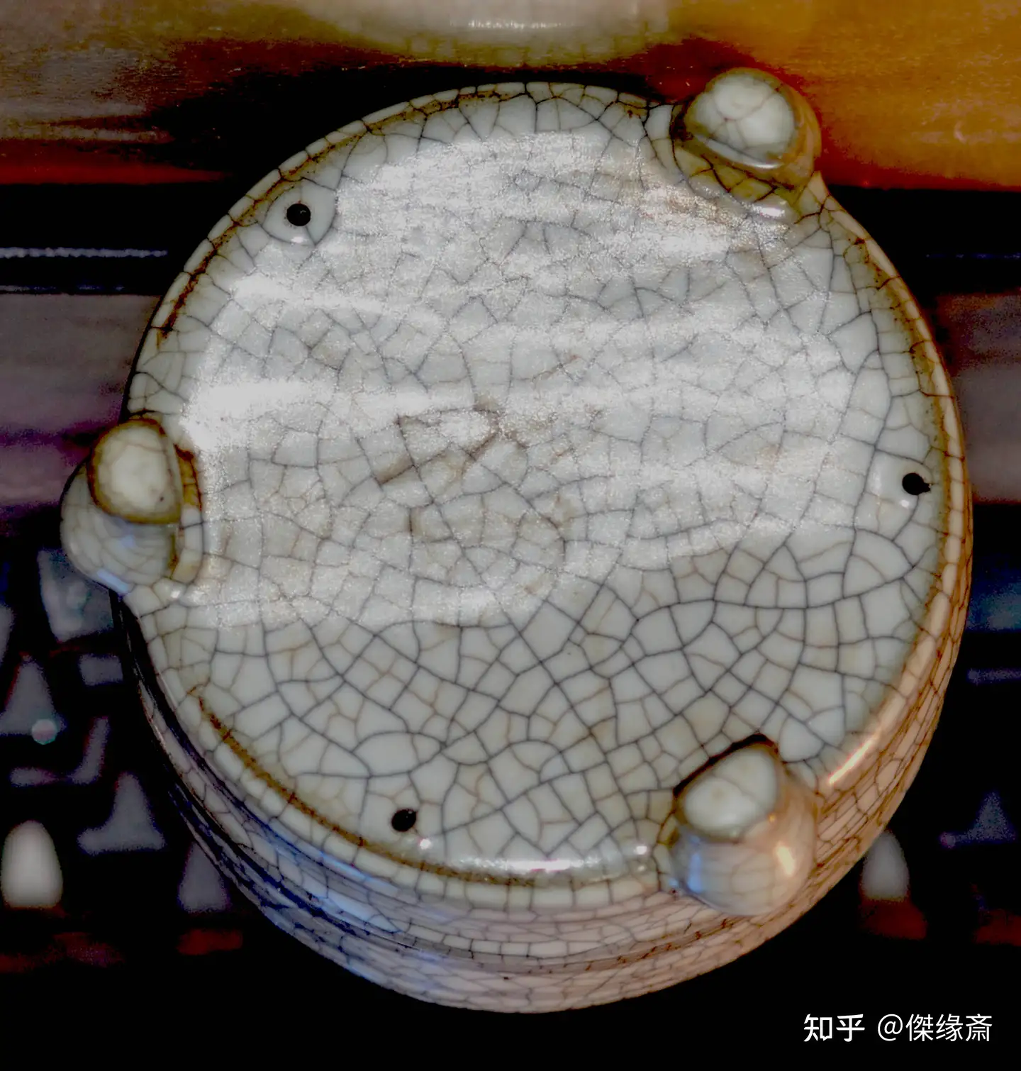 北宋哥窑三足奁---柴烧特征的古老瓷器---欣赏安静与静怡的美- 知乎