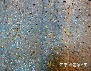 點腐蝕,簡稱點蝕(pitting corrosion)是指金屬表面在腐蝕介質中形成