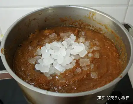 奶奶教我制作枇杷膏，原来步骤如此精细复杂，才能止咳清肺润喉!(怎么样制作枇杷膏)
