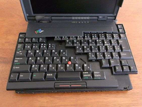 1995年发布的thinkpad 701c,绰号蝴蝶机,一代传奇,揽获当时所有业界