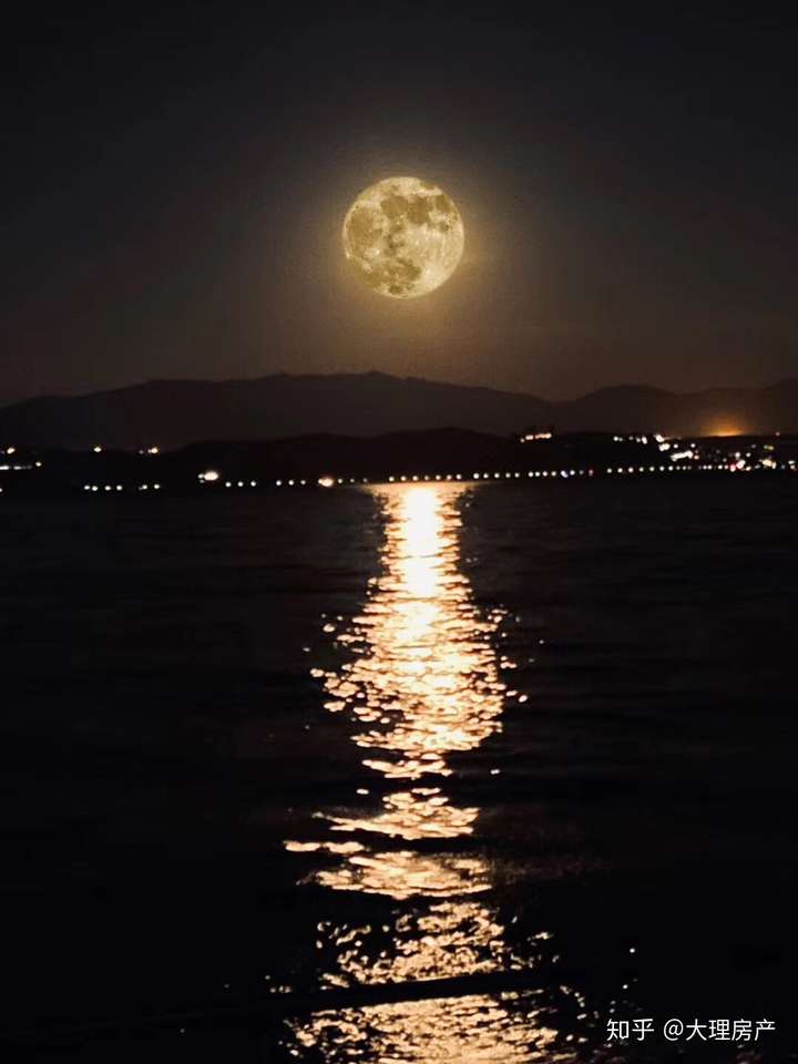 白天的苍山和洱海,晚上的洱海和月亮. 大理房产 67 发布于 09-02