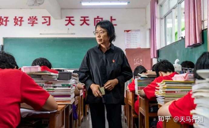 七一勋章获得者张桂梅 办免费女子高中 12年家访1527名学生 行程11万多公里 知乎