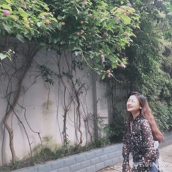 自己的头像算么～ 朋友刚刚抓拍的 hh