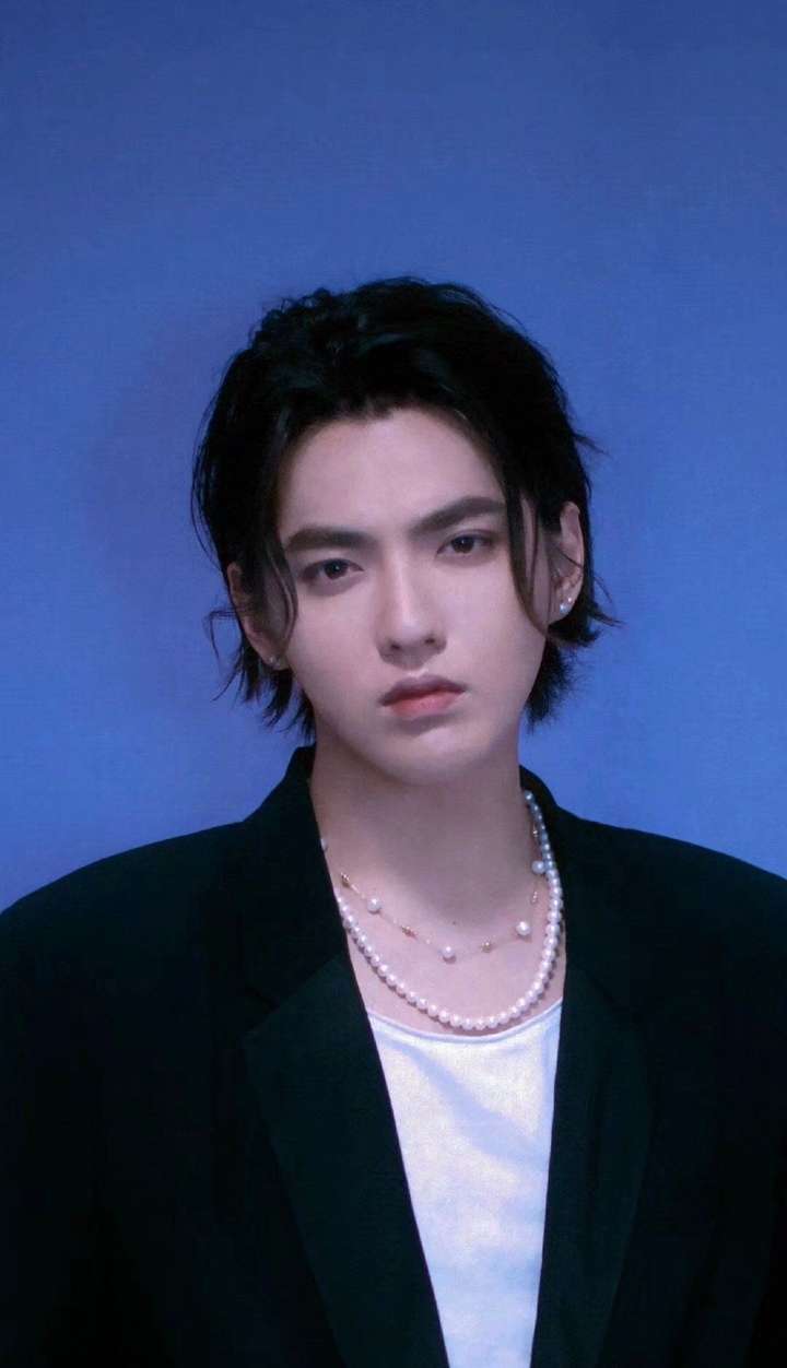 吴亦凡作为演员最可贵的就是眼睛里有内容,不像有些演员眼神是空洞的.