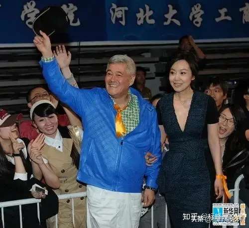 闫妮已经不再年轻了 如今已经46岁了 她与赵本山真实关系曝光 知乎
