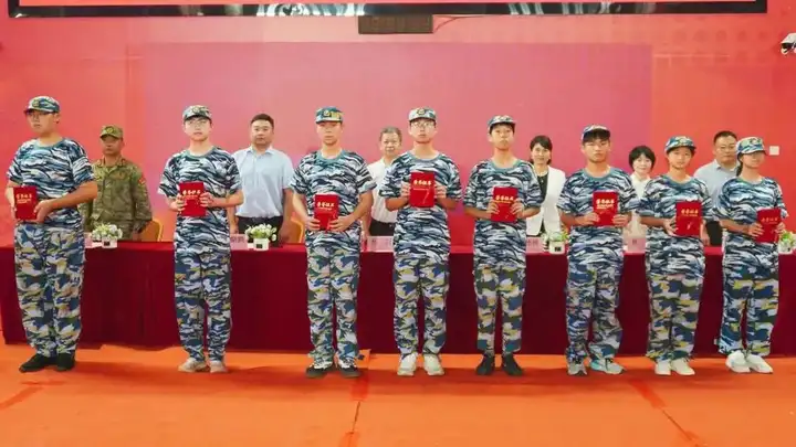 淬火成钢 筑梦启航 | 2025级新生军训闭营仪式暨开学典礼圆满落幕!(图6)