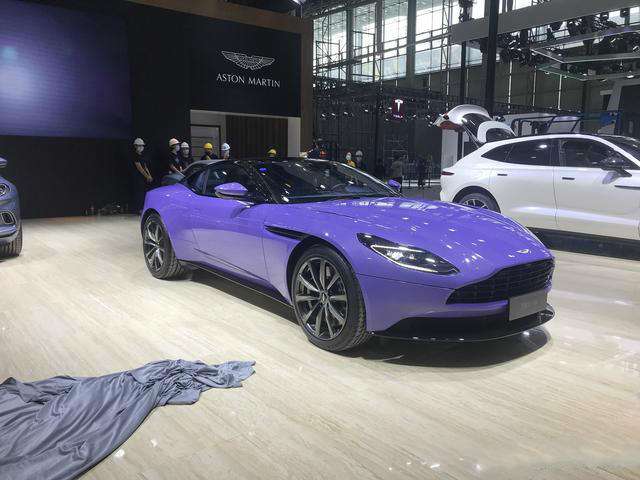 青莲色站c位阿斯顿马丁db11特别版车展实拍