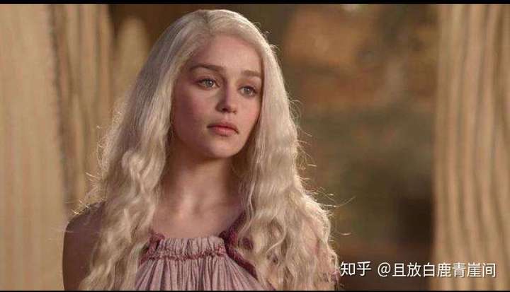 龙妈和小玫瑰谁更好看点?