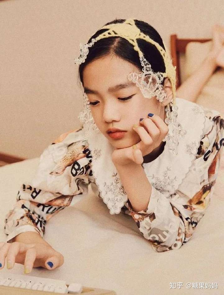 钟丽缇二女儿颜值反转和张伦硕拍复古大片考拉是翻版妈妈