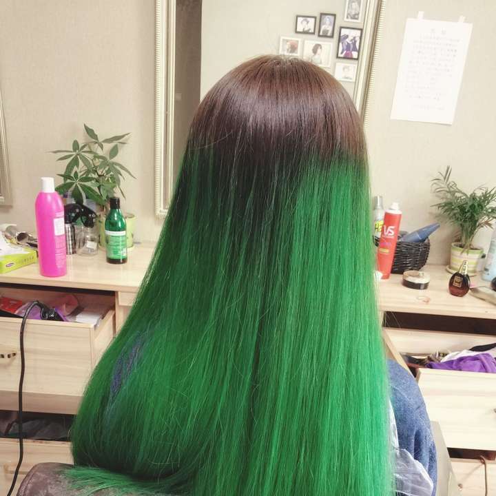青绿色头发 浅绿色图片