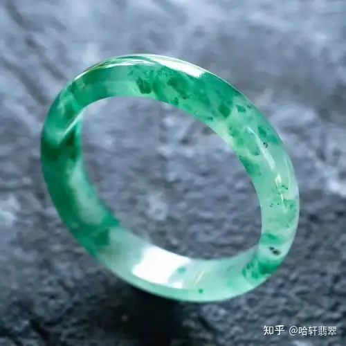 产自云南怒江的独龙玉是翡翠的“平替”？当心被割韭菜了（怒江有独龙玉交易市场吗）