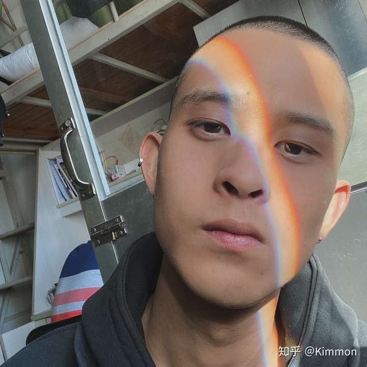 一直头发比较长的男生突然剪一个寸头是怎样的体验?