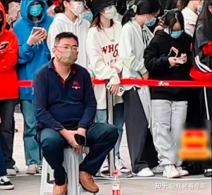代价半座重庆城？TF家族路演出大事，为何娱乐圈追星"惨剧"不断？