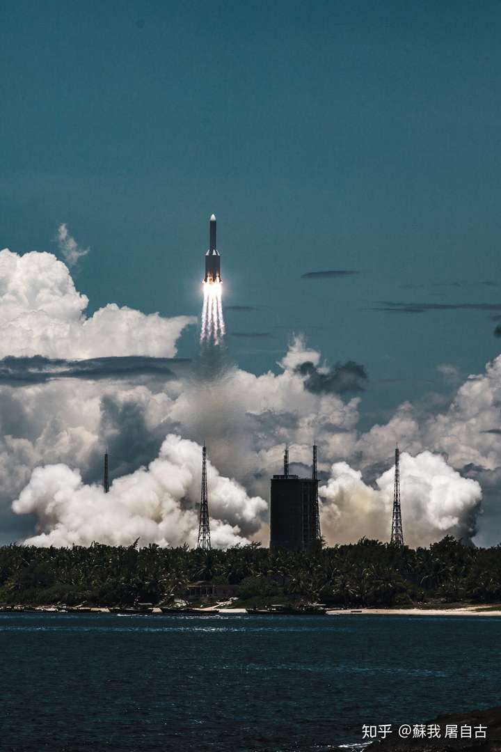 天问一号发射中长五的助推器火焰比一级火箭主发动机还强且外八不平行