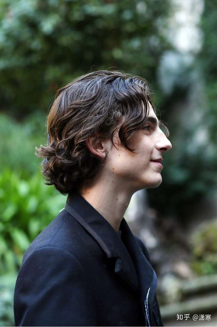 男性想留这样的长发发型,请问应该怎么留?