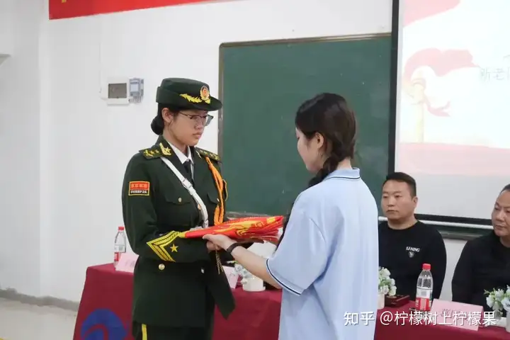 【红色校园】护旗薪火传使命 青春热血启征程 | 塘栖校区国旗护卫队交接仪式圆满落幕！(图5)