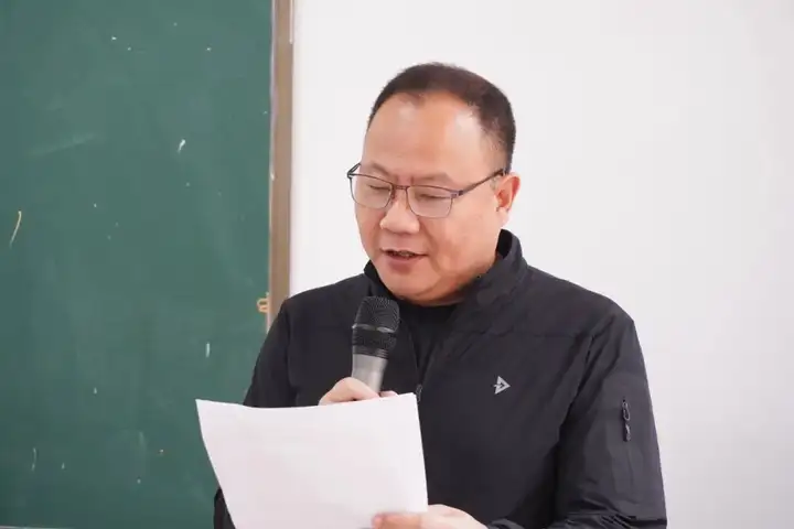 【红色校园】护旗薪火传使命 青春热血启征程 | 塘栖校区国旗护卫队交接仪式圆满落幕！(图11)