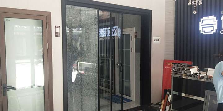 厨房门三联动门和推拉门价钱一样吗?