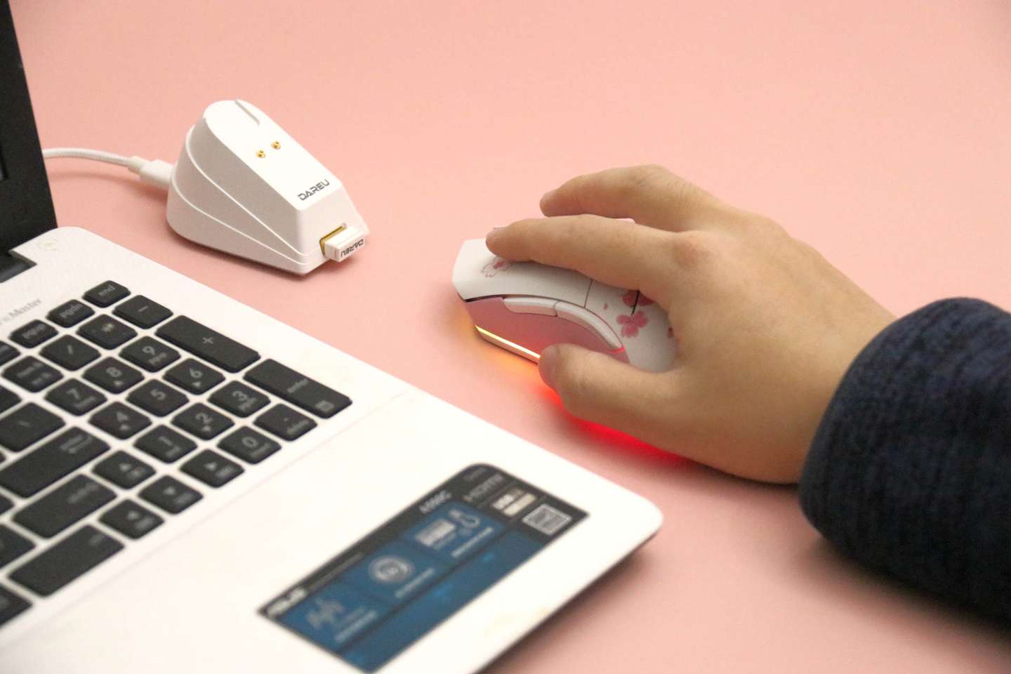 达尔优EM901双模轻量化鼠标:轻量化设计,握感更舒适