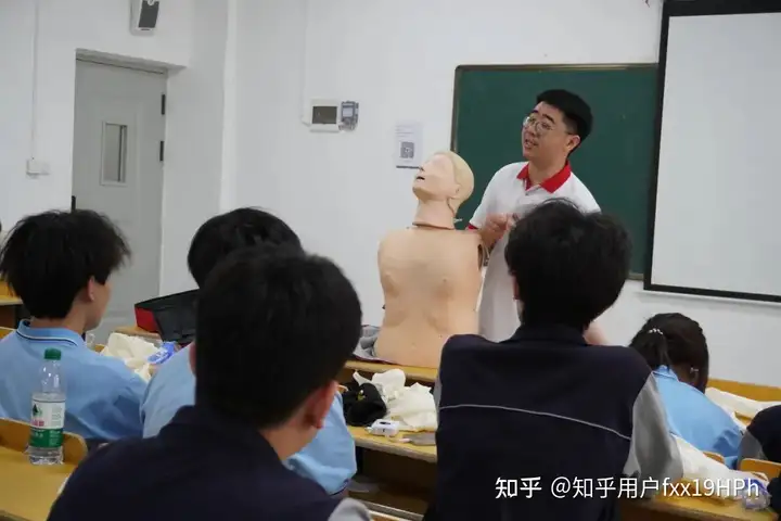 浙江省广播电视中等专业学校塘栖校区开展红十字急救技能培训(图4)
