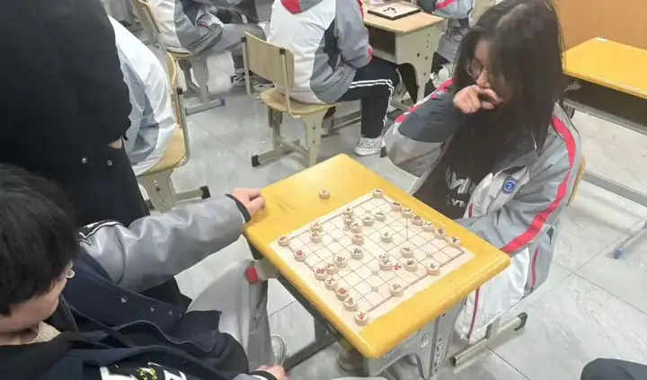 棋思妙想 弈动校园 | 塘栖校区“棋誉杯”象棋、五子棋大赛(图4)