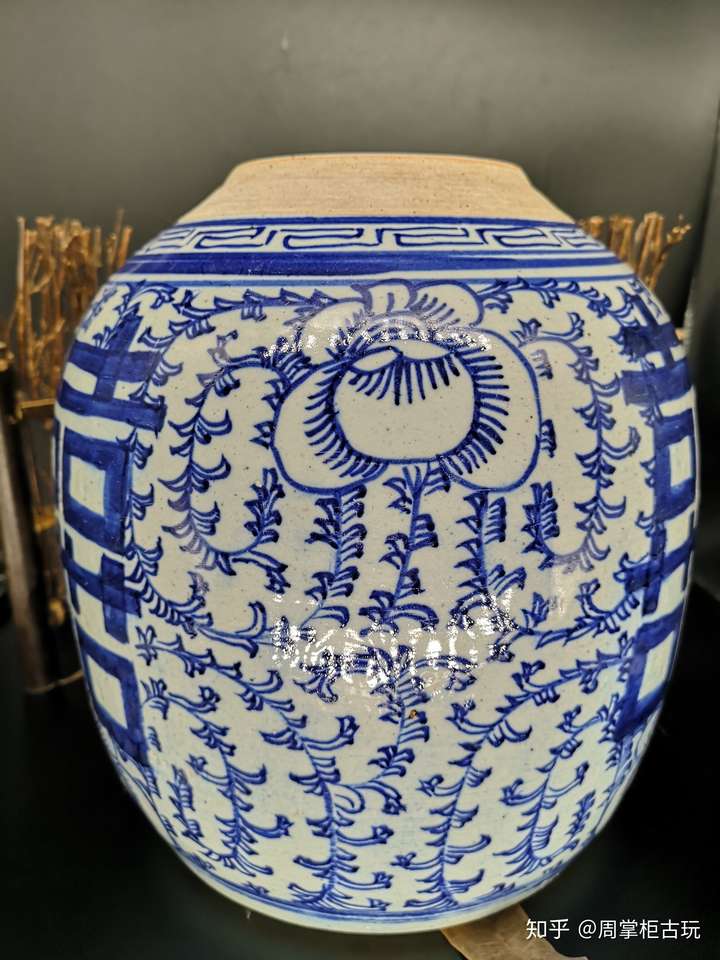 清晚期洋兰缠枝莲喜字罐