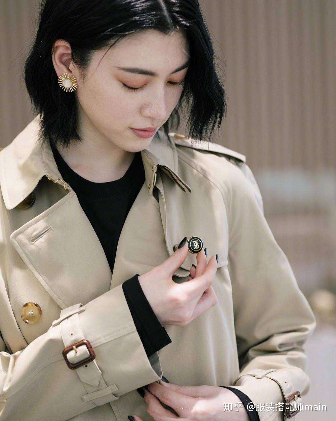 三吉彩花高调炫腹 穿1万8风衣有排面 格子裤剪大洞为时髦真拼 知乎