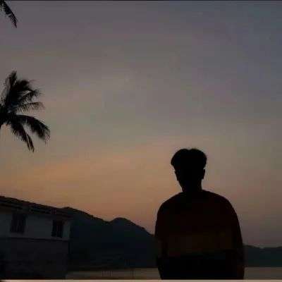 有没有两个人一起看日出人影比较小但看的出男女的情侣头像