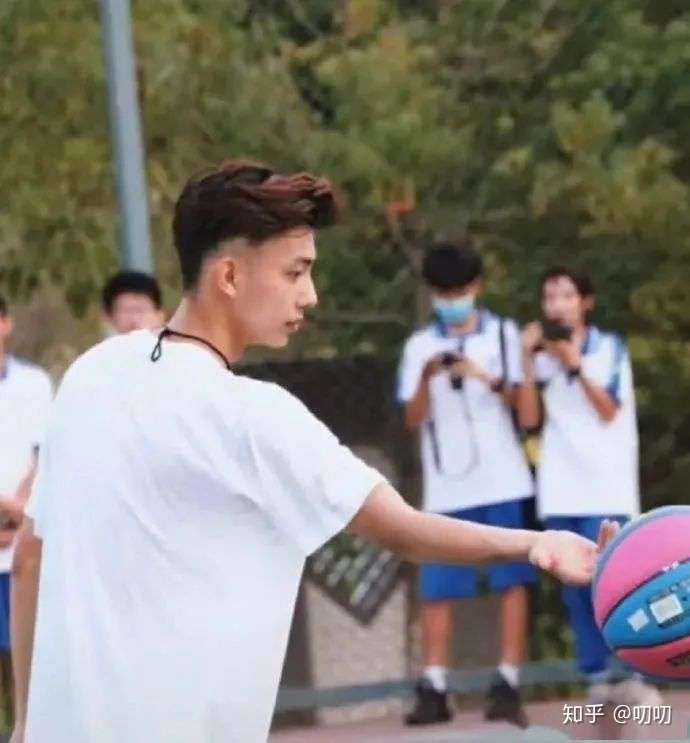 东莞八中体育老师走红 网友都想做他的口哨 知乎