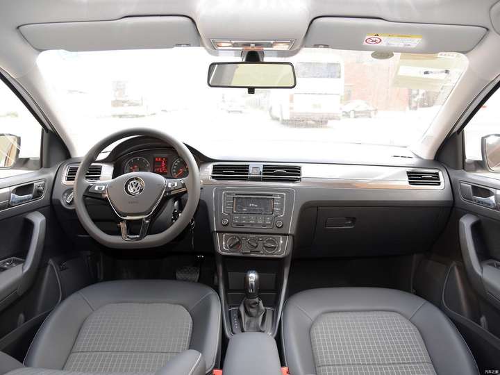 2019款大众桑塔纳外观比较中庸整体较为实用