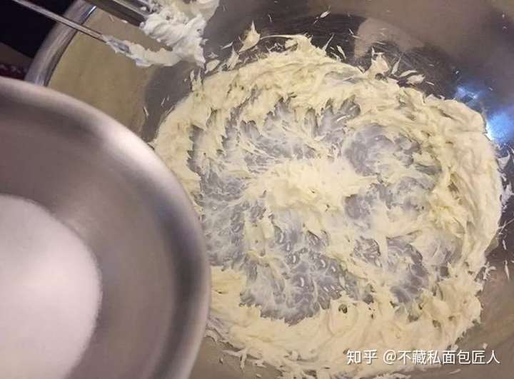 当下火爆的软欧包,跟甜面包有什么区别?