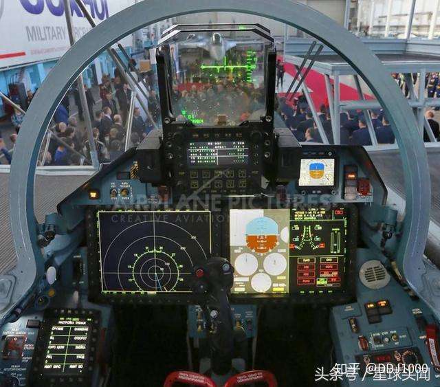 战斗机座舱里是不是屏幕越大航电越优秀?