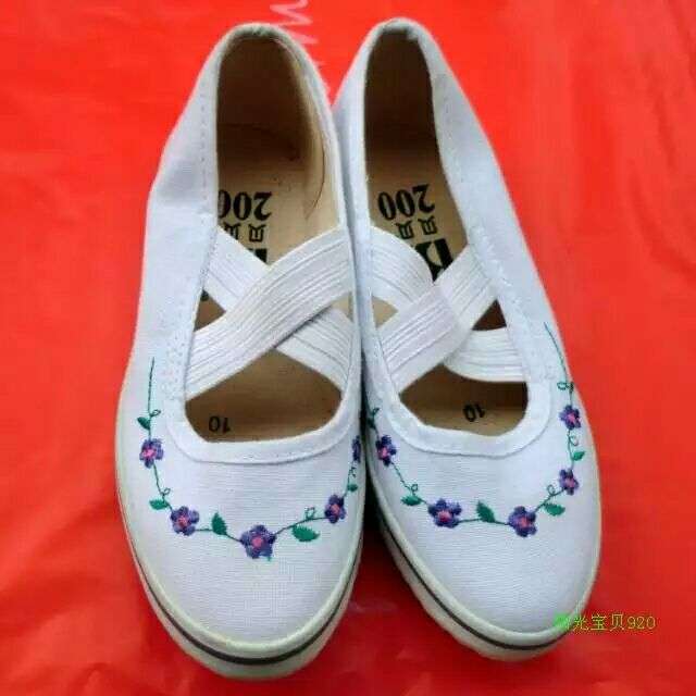 贝贝鞋在小时候