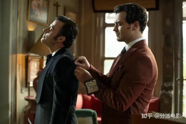 《裁缝师之家》Netflix周榜第一,年度狗血大戏!
