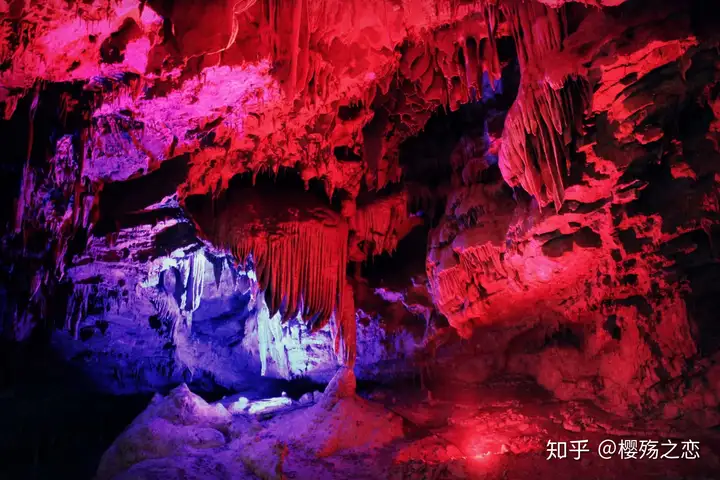 世界上最大的充水溶洞，全长3000米，被誉为“最美旅游洞穴”之一