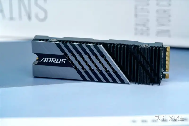 性能、温度超常发挥！技嘉钛雕AORUS Gen4 7000s 1TB SSD评测- 知乎