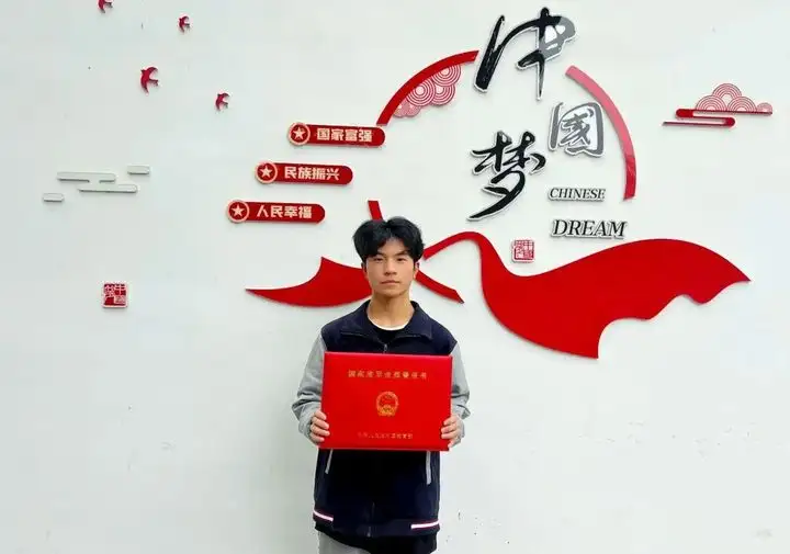 榜样的力量丨我校富阳校区国家奖学金获得者刘才航同学风采展示