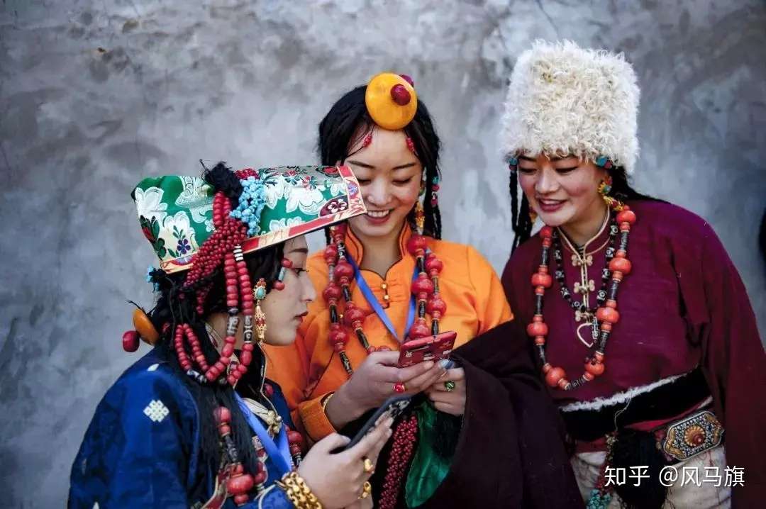 西藏服饰 一件穿在身上的艺术品 知乎